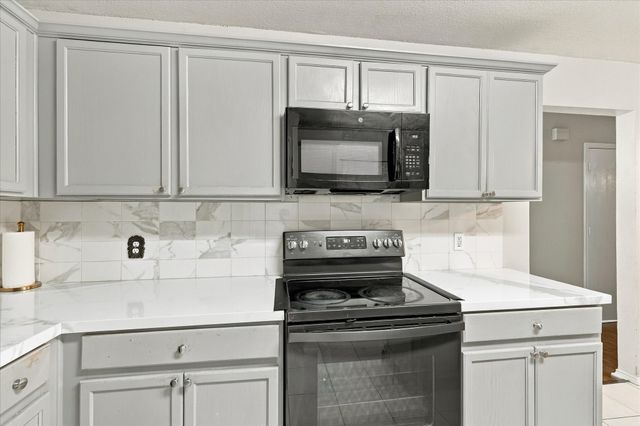 1424 Autumncrest Drive, Arlington, TX 76002