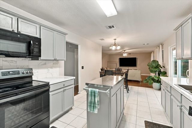 1424 Autumncrest Drive, Arlington, TX 76002
