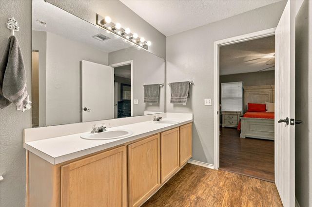 1424 Autumncrest Drive, Arlington, TX 76002