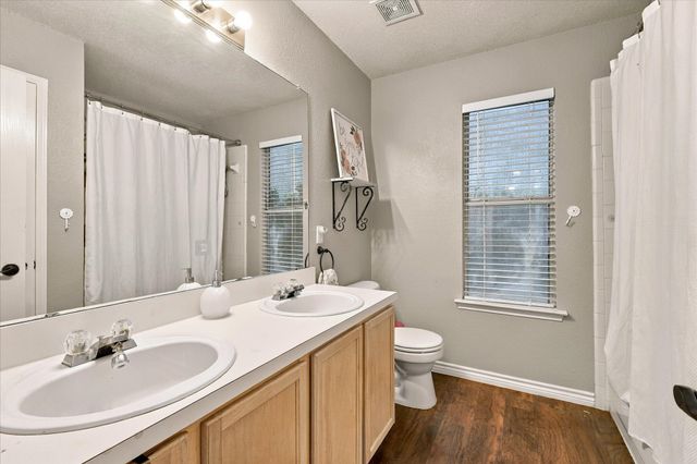 1424 Autumncrest Drive, Arlington, TX 76002