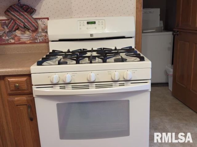 950 N 6TH Avenue, Canton, IL 61520