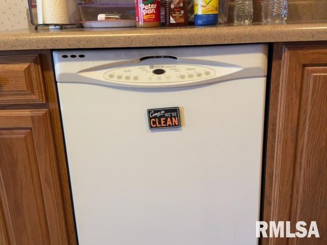 950 N 6TH Avenue, Canton, IL 61520