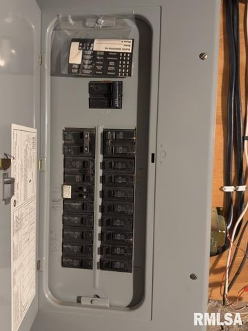 950 N 6TH Avenue, Canton, IL 61520