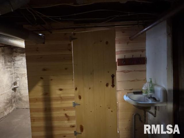 950 N 6TH Avenue, Canton, IL 61520