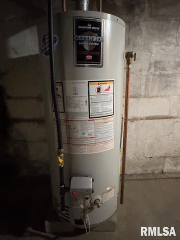 950 N 6TH Avenue, Canton, IL 61520