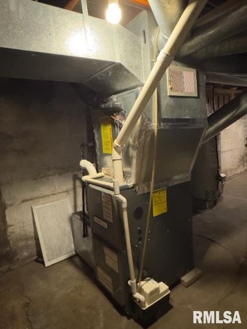 950 N 6TH Avenue, Canton, IL 61520