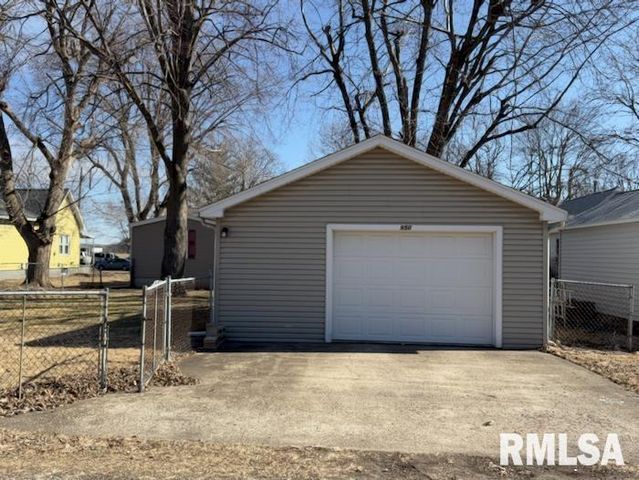 950 N 6TH Avenue, Canton, IL 61520