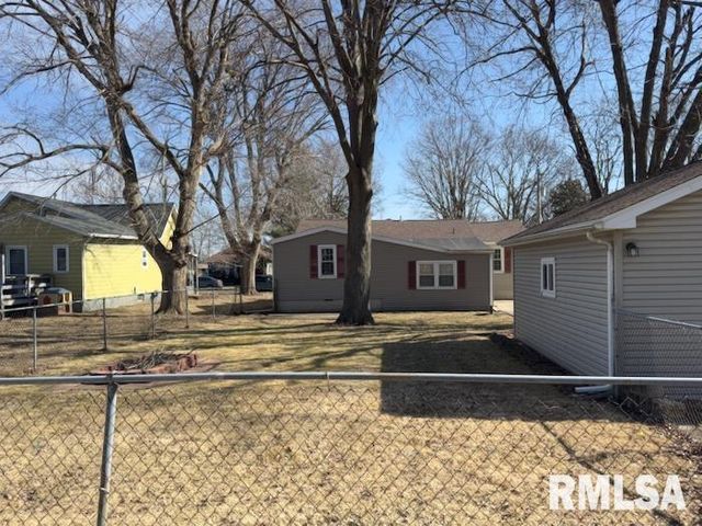 950 N 6TH Avenue, Canton, IL 61520