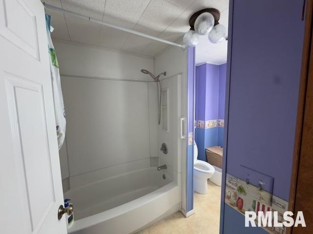 950 N 6TH Avenue, Canton, IL 61520