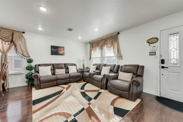 2012 Burnet Drive, Grand Prairie, TX 75052