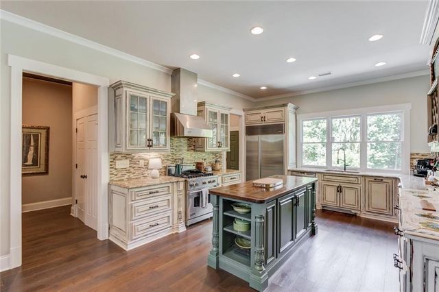 5741 Shadburn Ferry Road, Buford, GA 30518