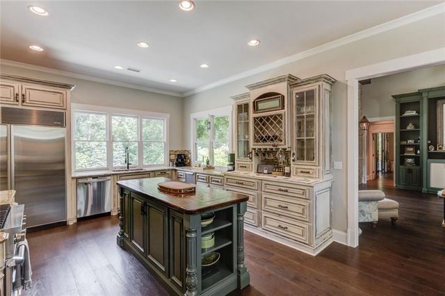 5741 Shadburn Ferry Road, Buford, GA 30518