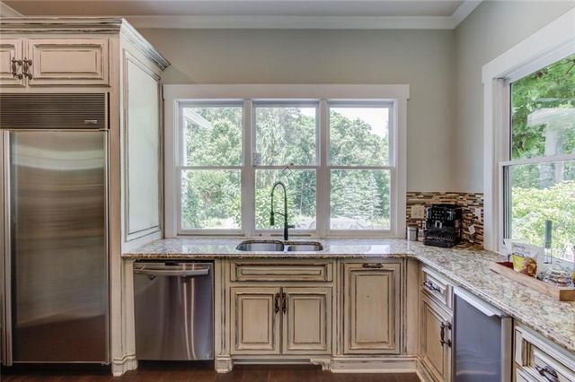 5741 Shadburn Ferry Road, Buford, GA 30518