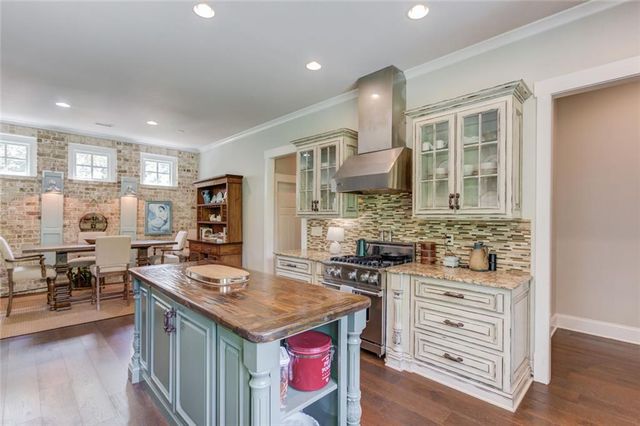 5741 Shadburn Ferry Road, Buford, GA 30518