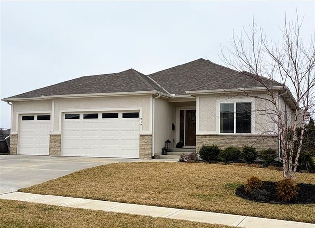 217 SW Davenport Drive, Blue Springs, MO 64014