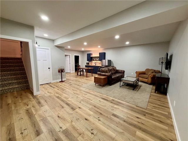 217 SW Davenport Drive, Blue Springs, MO 64014