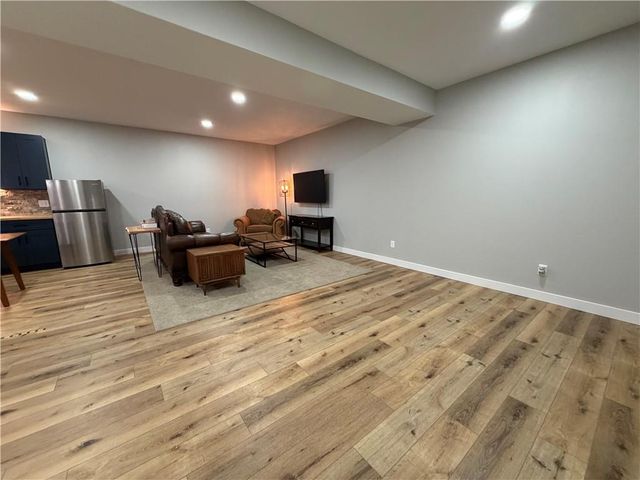 217 SW Davenport Drive, Blue Springs, MO 64014