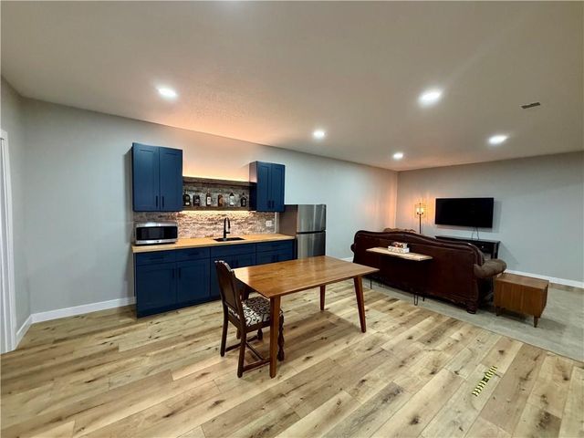 217 SW Davenport Drive, Blue Springs, MO 64014