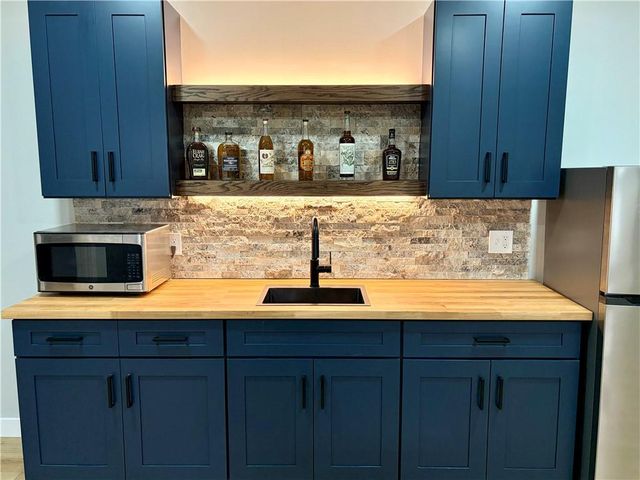 217 SW Davenport Drive, Blue Springs, MO 64014