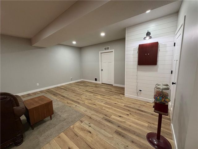 217 SW Davenport Drive, Blue Springs, MO 64014