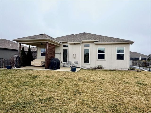 217 SW Davenport Drive, Blue Springs, MO 64014