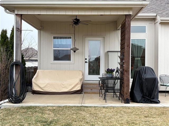 217 SW Davenport Drive, Blue Springs, MO 64014