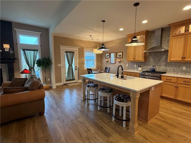 217 SW Davenport Drive, Blue Springs, MO 64014