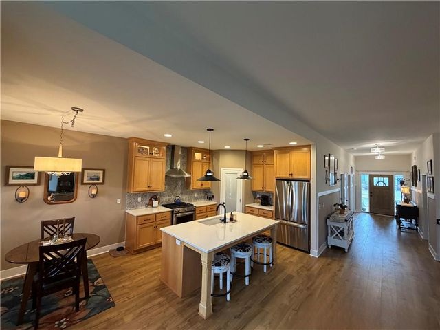 217 SW Davenport Drive, Blue Springs, MO 64014