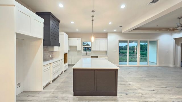 9849 VISTA CIR, San Antonio, TX 78263