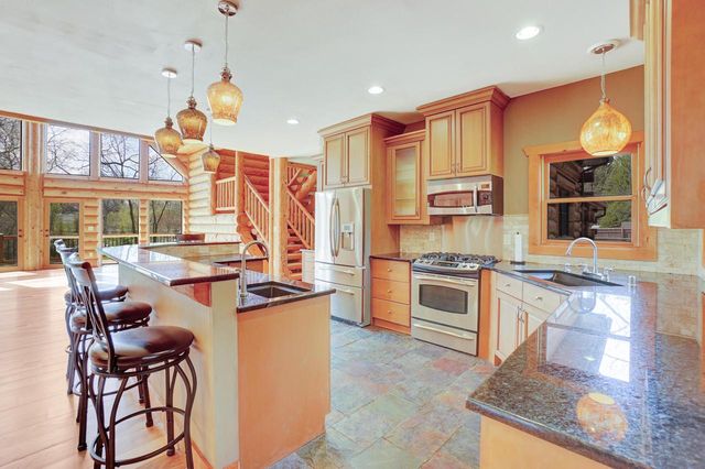 34025 Venice Park ROAD, Delafield, WI 53018