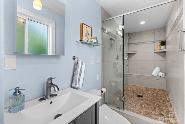 8520 David Day Drive NW, Gig Harbor, WA 98332