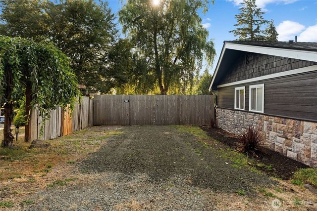 8520 David Day Drive NW, Gig Harbor, WA 98332