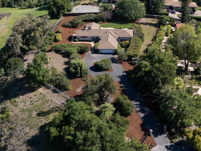 27133 Adonna Court, Los Altos Hills, CA 94022