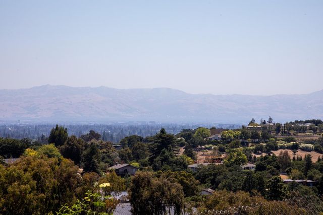27133 Adonna Court, Los Altos Hills, CA 94022