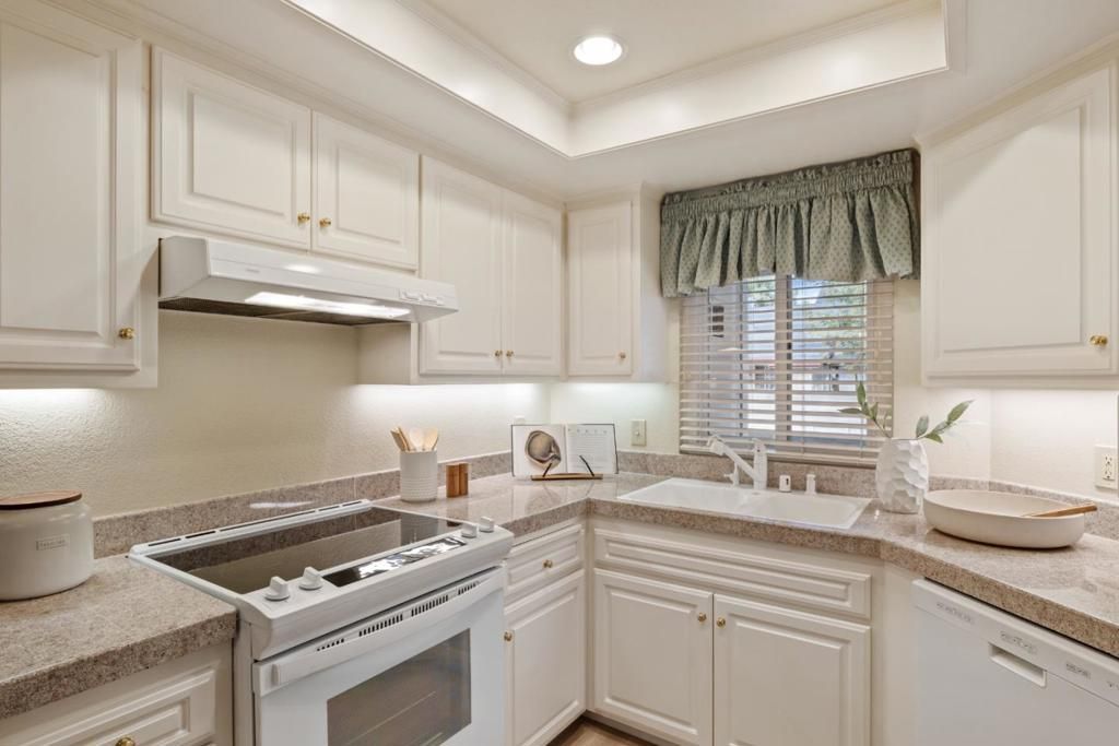 Image 11 of property listing at 1054 Cedar Gables Drive, San Jose, CA 95118