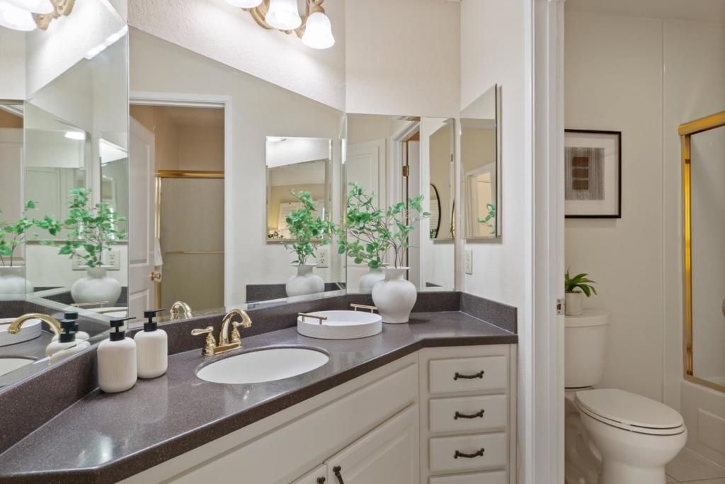 Image 18 of property listing at 1054 Cedar Gables Drive, San Jose, CA 95118