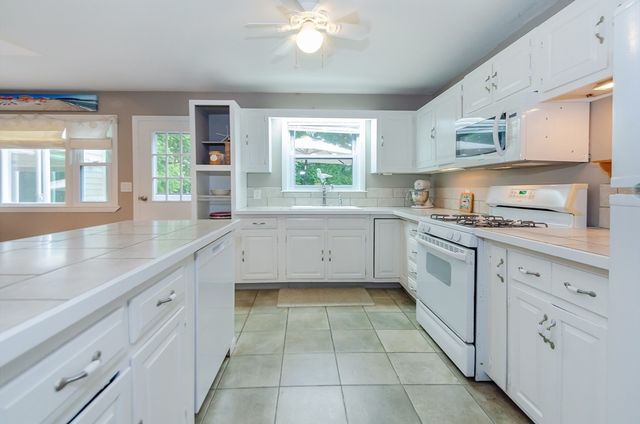 4 Wilson St, Wareham, MA 02571