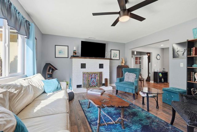 4623 Hazelwood Ave, Sacramento, CA 95821