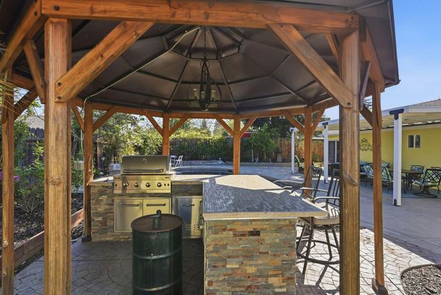 4623 Hazelwood Ave, Sacramento, CA 95821