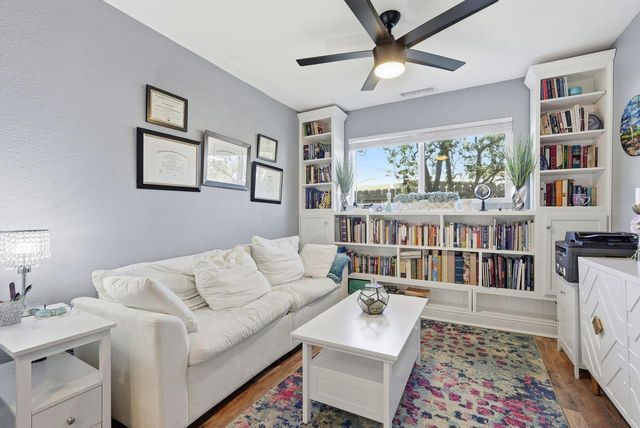 4623 Hazelwood Ave, Sacramento, CA 95821