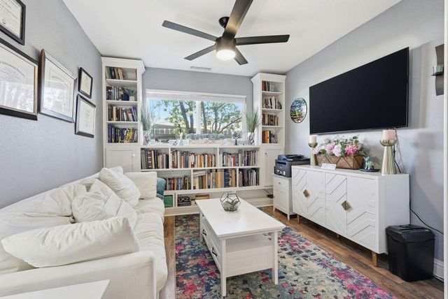 4623 Hazelwood Ave, Sacramento, CA 95821