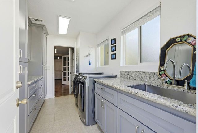 4623 Hazelwood Ave, Sacramento, CA 95821