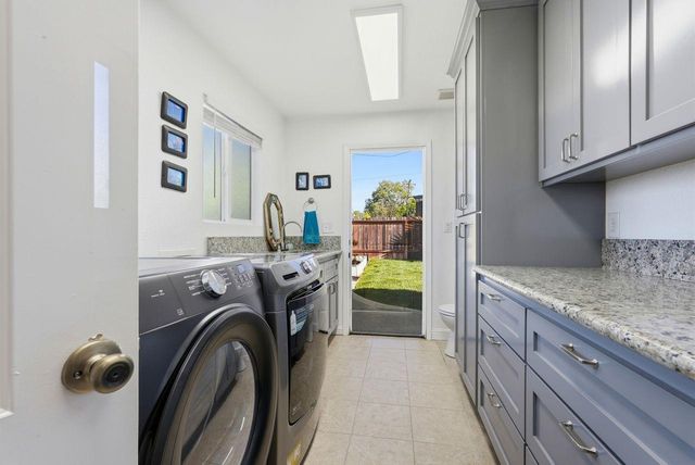 4623 Hazelwood Ave, Sacramento, CA 95821