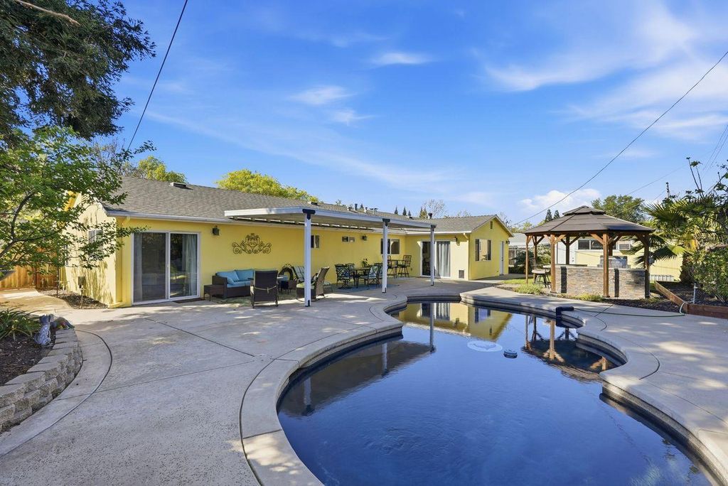 4623 Hazelwood Ave, Sacramento, CA 95821