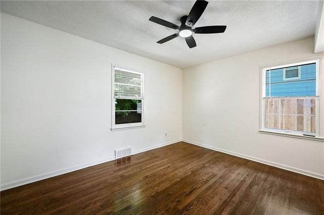 6711 N Broadway Street, Kansas City, MO 64118