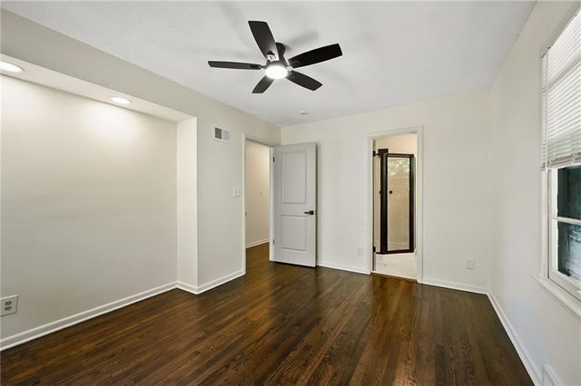 6711 N Broadway Street, Kansas City, MO 64118