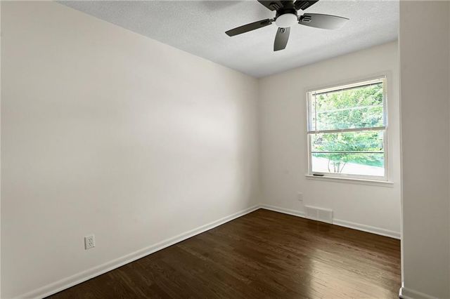 6711 N Broadway Street, Kansas City, MO 64118