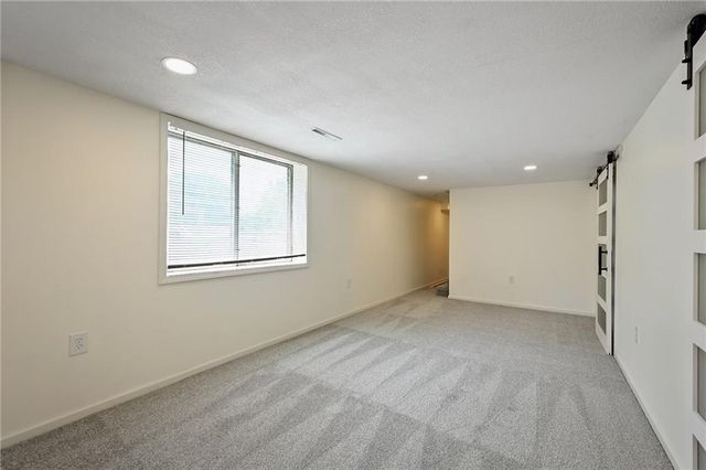6711 N Broadway Street, Kansas City, MO 64118