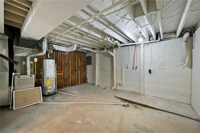 6711 N Broadway Street, Kansas City, MO 64118
