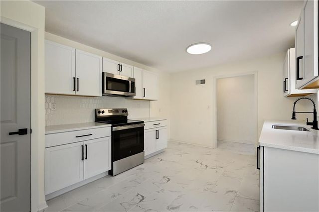6711 N Broadway Street, Kansas City, MO 64118